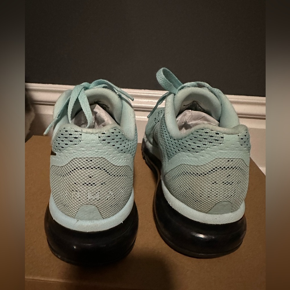 NIKE AIR MAX | SZ 7.5 | Running Shoes - Picture 5 of 7
